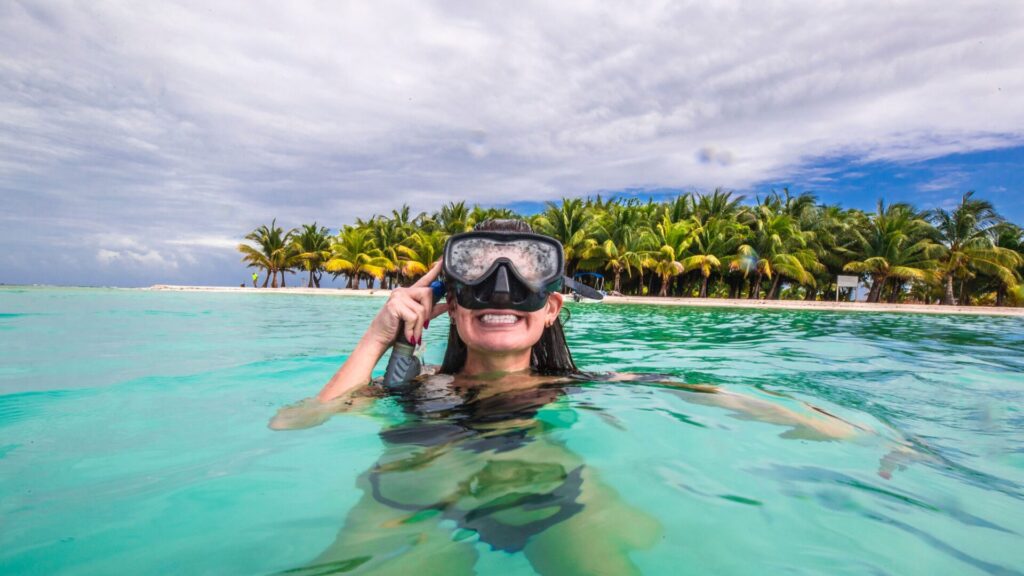 snorkeling in placencia belize